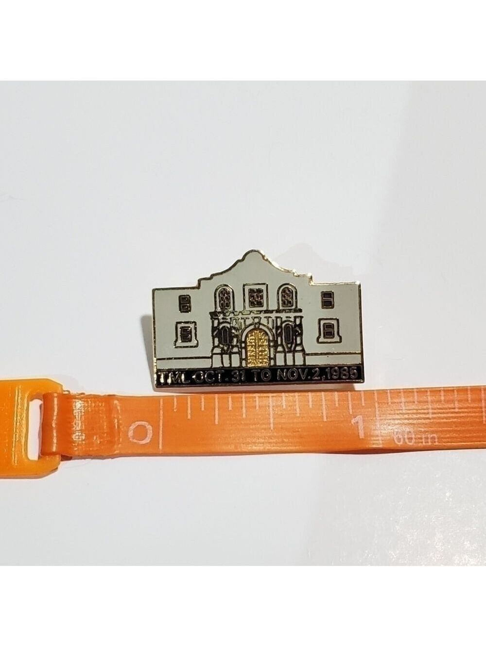Vintage The Alamo San Antonio TX Goldtone metal enamel pinback pin